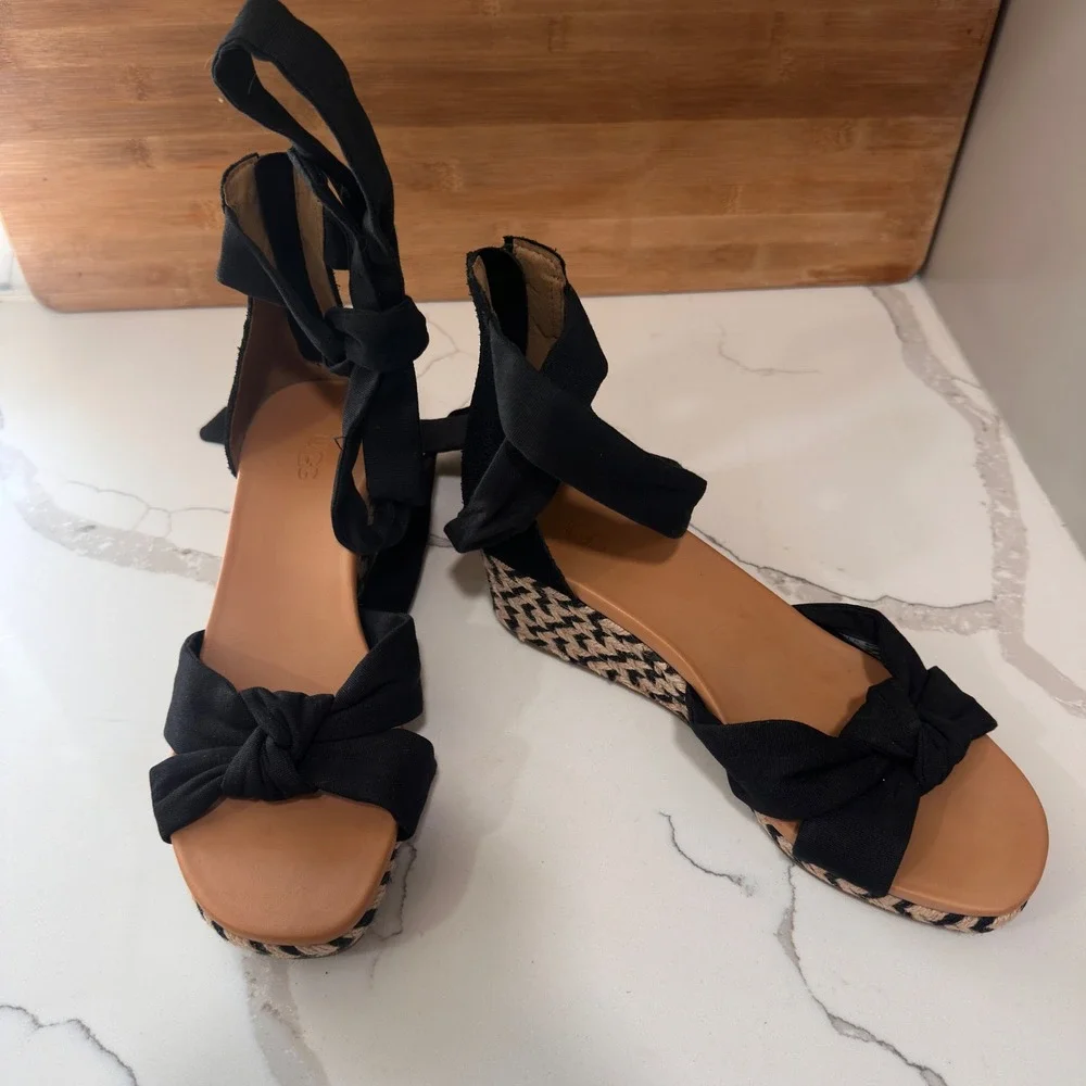 UGG Trina Wedge Sandals Womens 8 Black Espadrille Ankle Tie Jute Coastal Summer